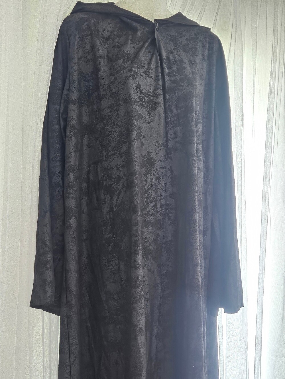 Spirit Halloween Long Black Cloak Robe - Unisex - Picture 2 of 8
